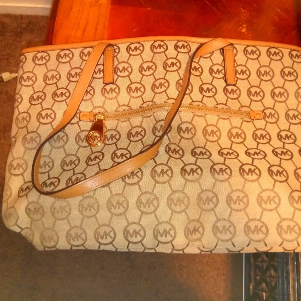 Michael kors purse